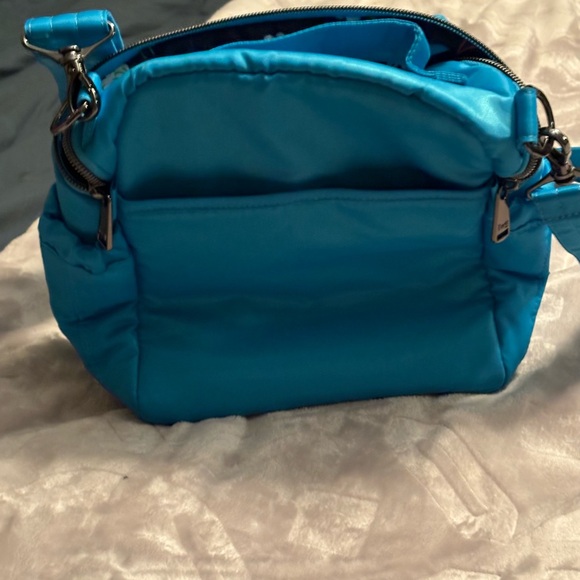 Lug Alpine in Sky - Picture 3 of 5